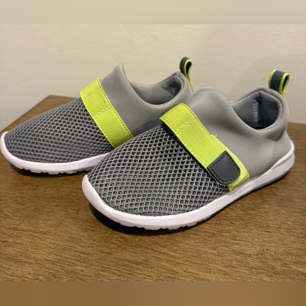Cat & Jack Size 10 water shoes